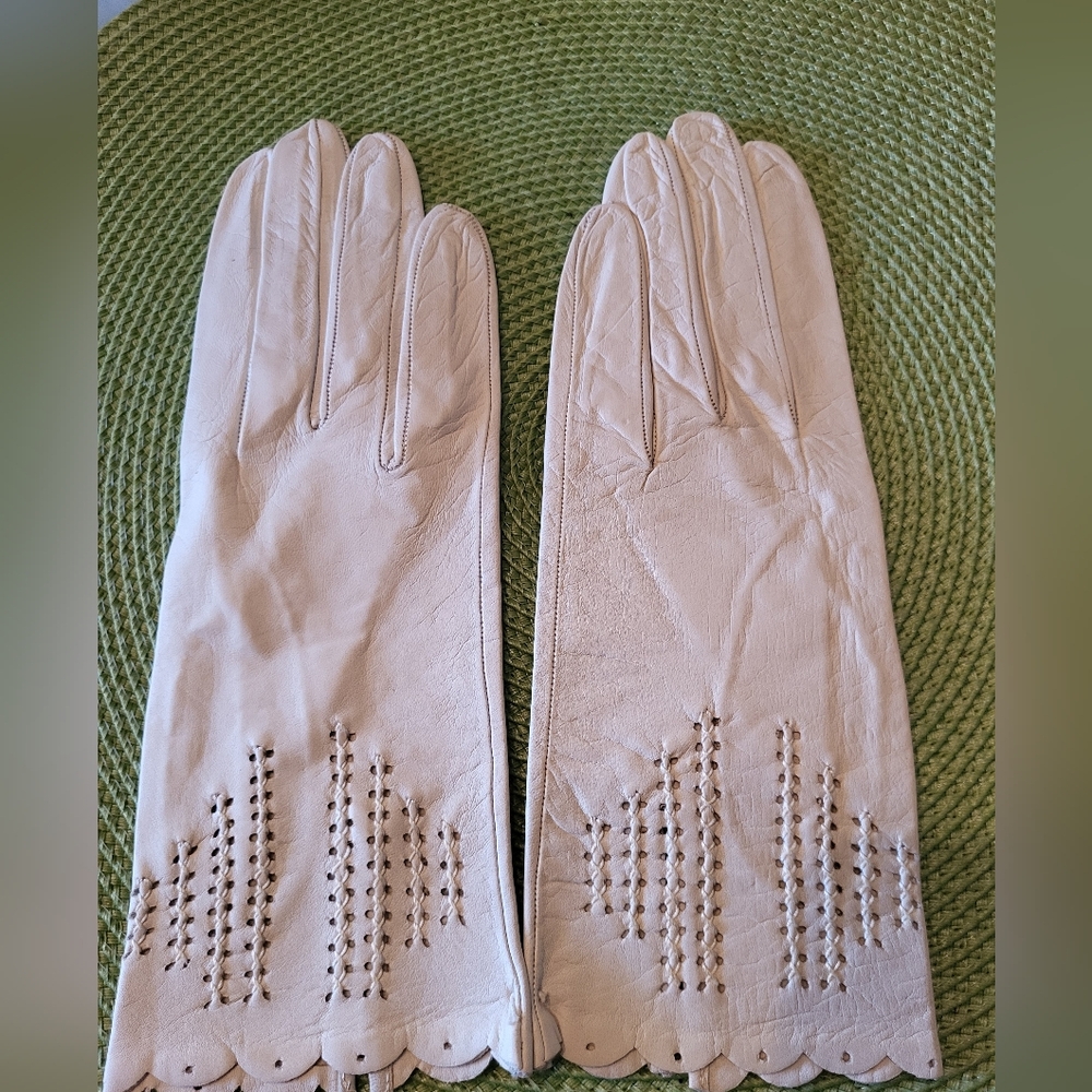 Vintage 1950s White Leather Gloves